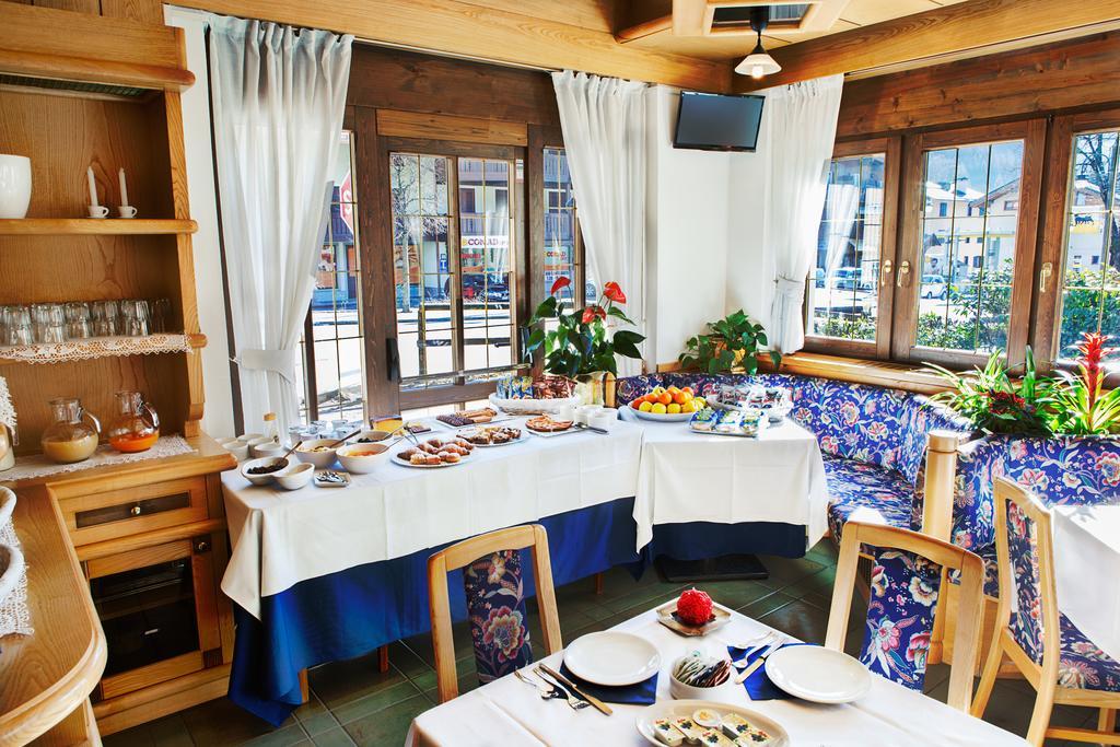 Bed and Breakfast Garni Bonsai Pinzolo Exterior foto