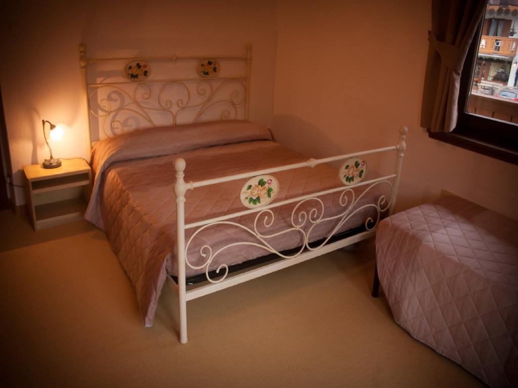 Bed and Breakfast Garni Bonsai Pinzolo Zimmer foto